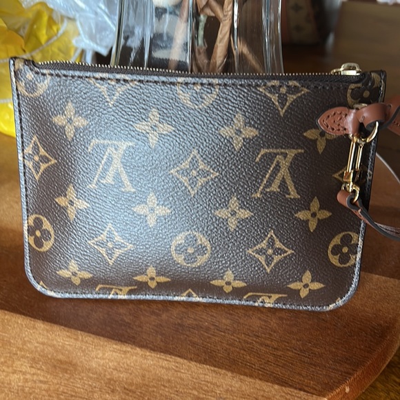 Authentic Louis Vuitton wristlet excellent like new condition. - Picture 2 of 4